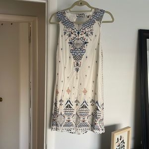Patterned ecoté dress